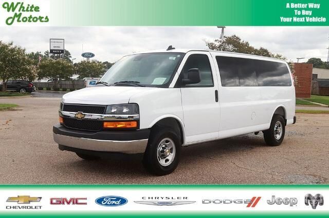 2025 Chevrolet Express LT 3500