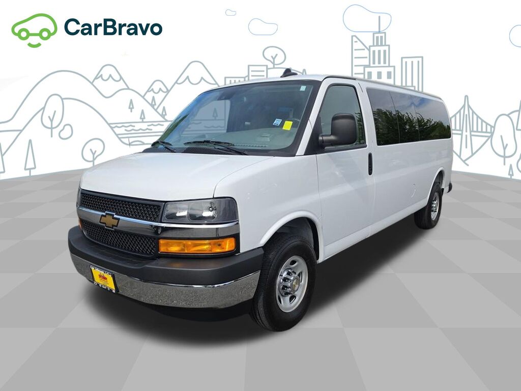 2025 Chevrolet Express Passenger 1LT — photo 1 of 7