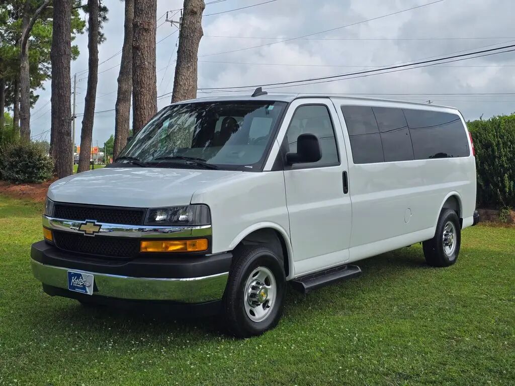 2025 Chevrolet Express LT 3500