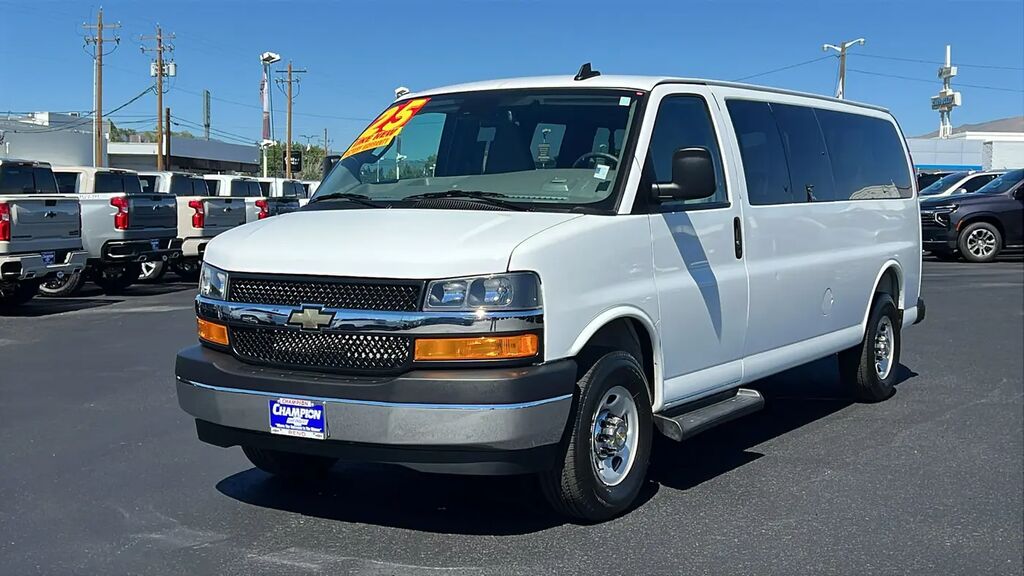 2025 Chevrolet Express LT 3500