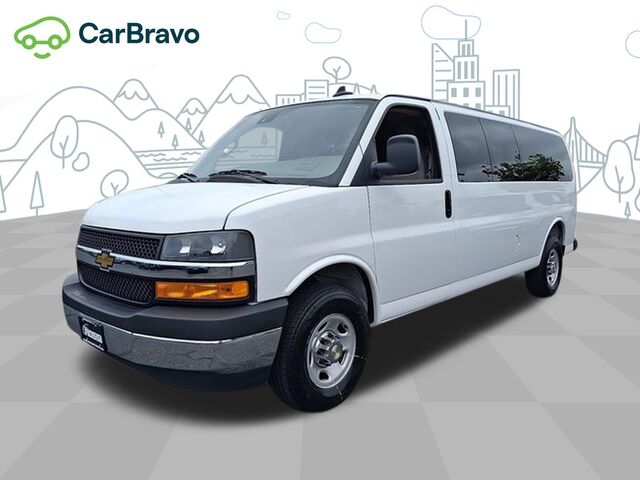 2025 Chevrolet Express Passenger 1LT