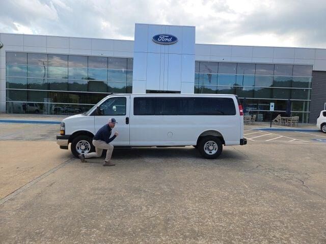 2025 Chevrolet Express LT 3500