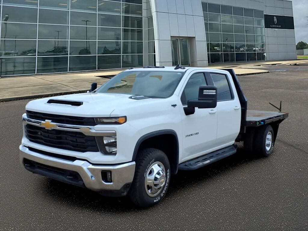 2024 Chevrolet Silverado 3500HD LT — photo 1 of 13