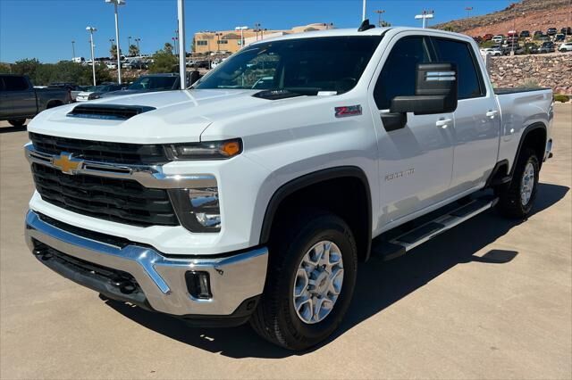 2025 Chevrolet Silverado 2500HD LT — photo 1 of 13