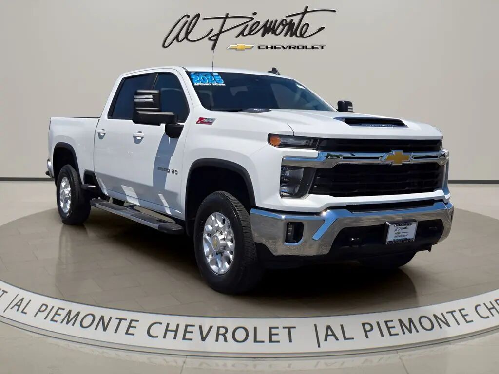 2025 Chevrolet Silverado 2500HD LT — photo 1 of 13