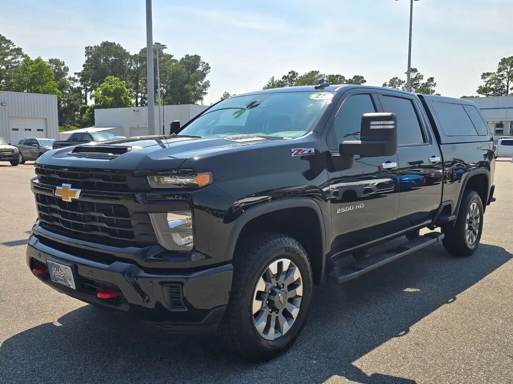 2025 Chevrolet Silverado 2500HD Custom — photo 1 of 26