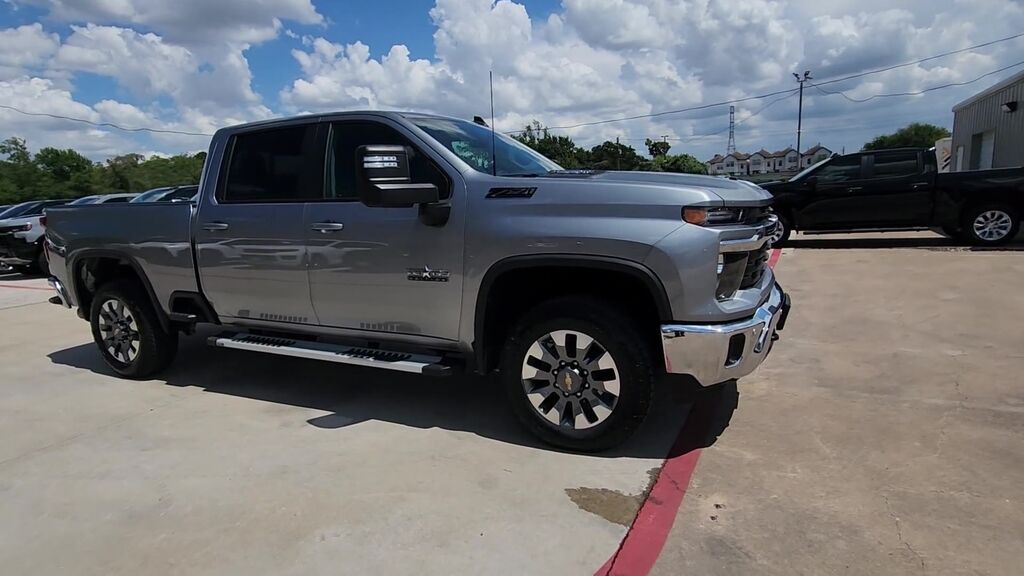 2025 Chevrolet Silverado 2500HD LT — photo 1 of 7