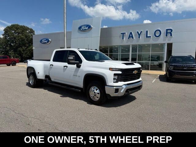2025 Chevrolet Silverado 3500HD Work Truck
