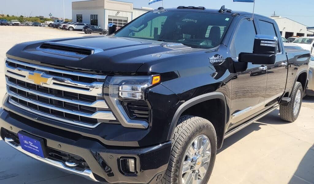 2024 Chevrolet Silverado 2500HD High Country — photo 1 of 2