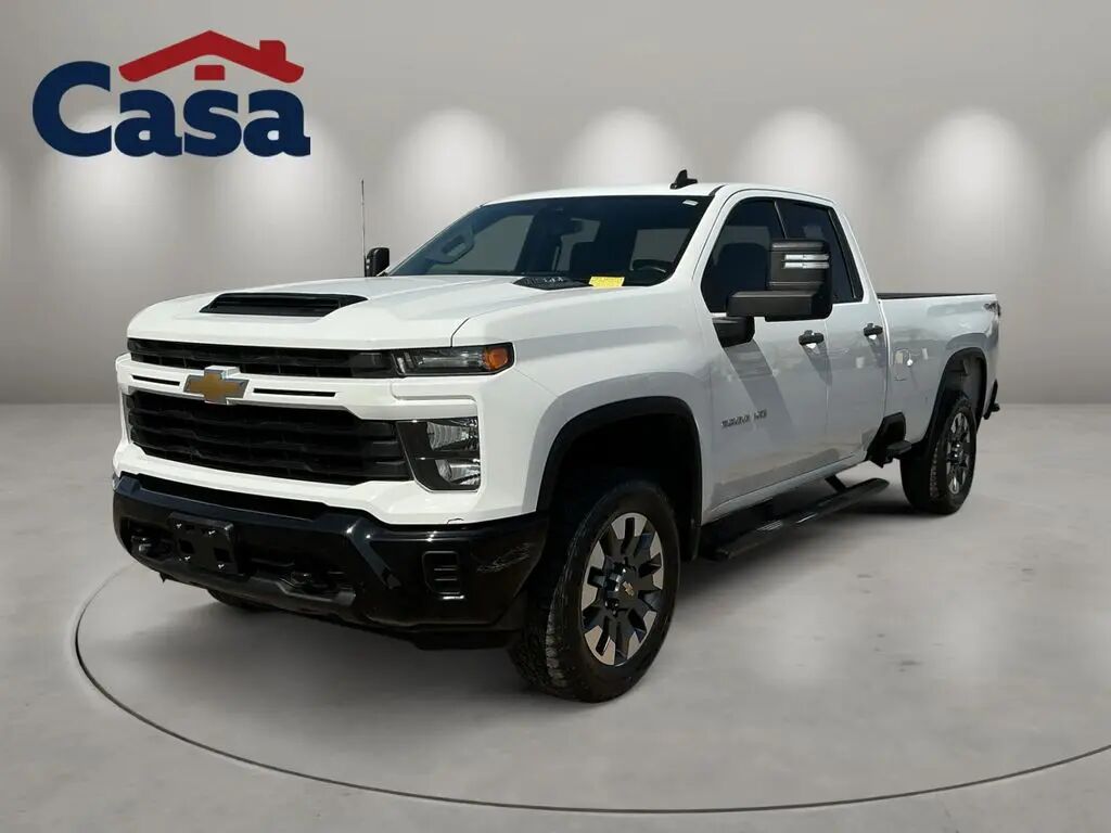 2024 Chevrolet Silverado 2500HD Custom — photo 1 of 12