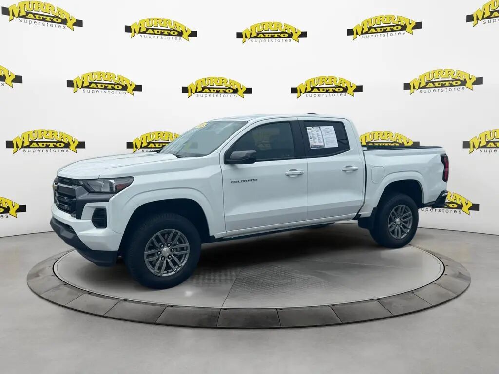2024 Chevrolet Colorado LT — photo 1 of 13