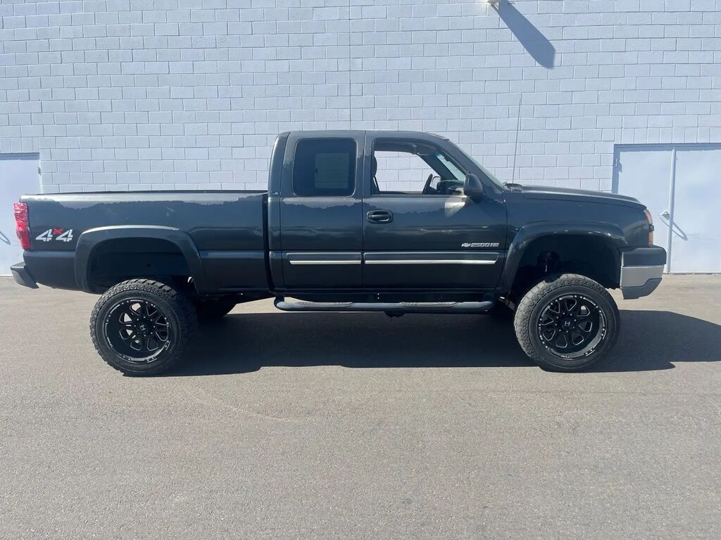 2005 Chevrolet Silverado 2500HD LS — photo 1 of 7