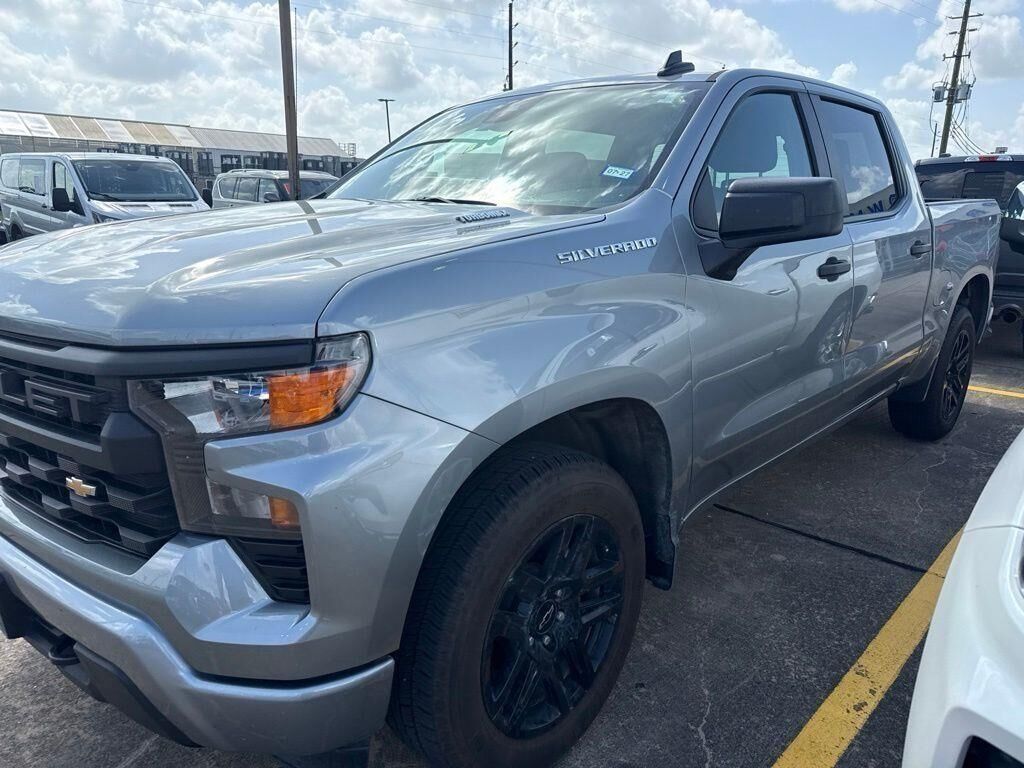 2025 Chevrolet Silverado 1500 Custom — photo 1 of 3