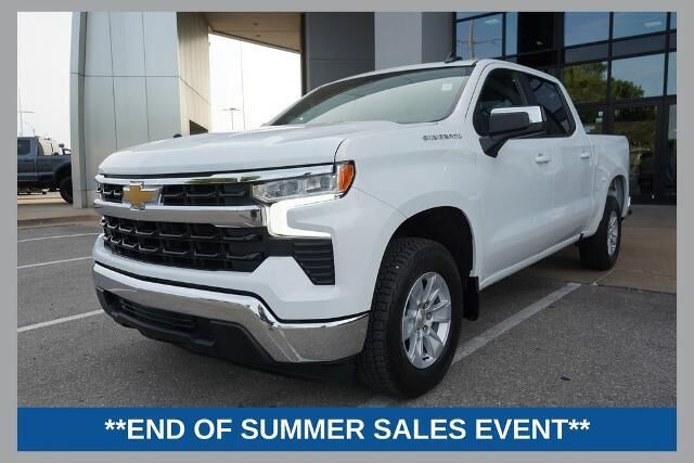 2025 Chevrolet Silverado 1500 LT — photo 1 of 13