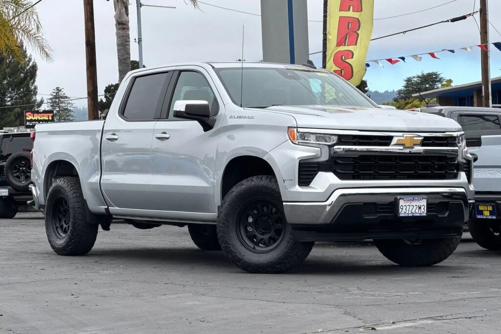 2022 Chevrolet Silverado 1500 LT — photo 1 of 11