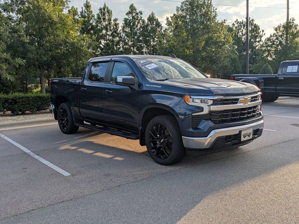 2023 Chevrolet Silverado 1500 LT — photo 1 of 13