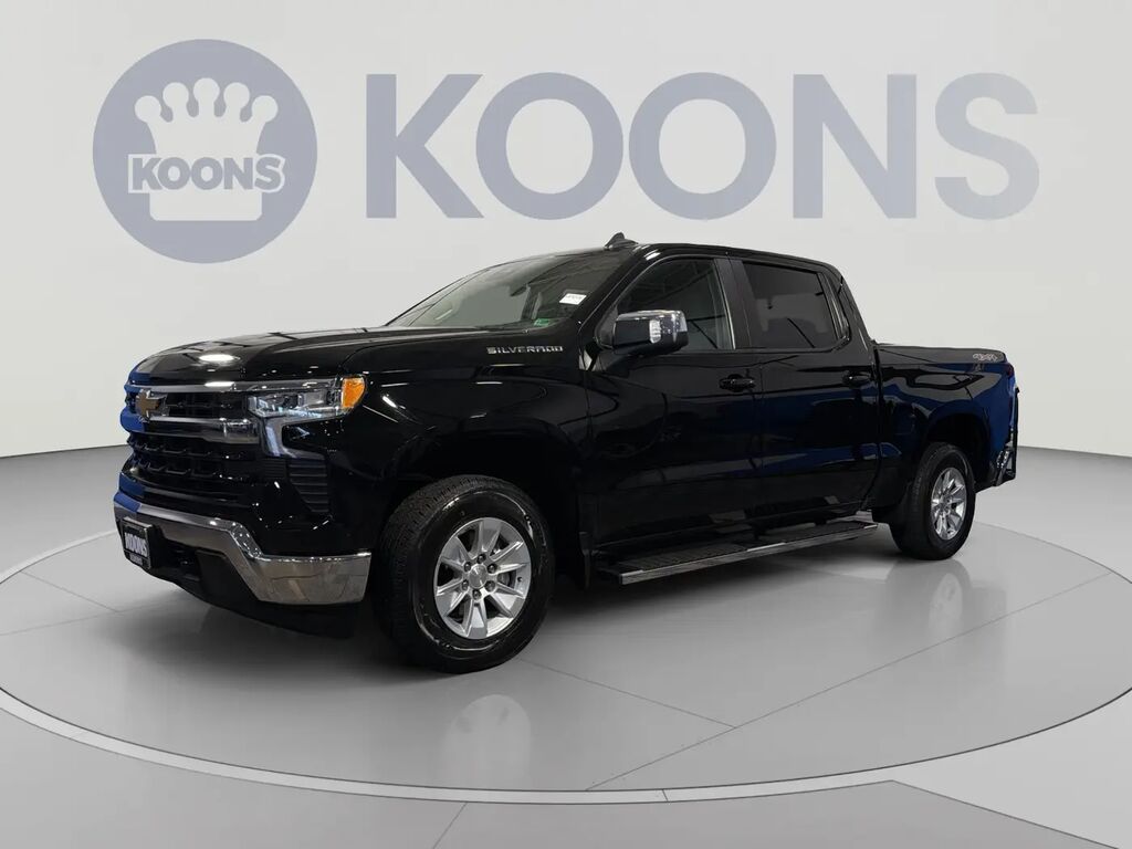 2022 Chevrolet Silverado 1500 LT — photo 1 of 18