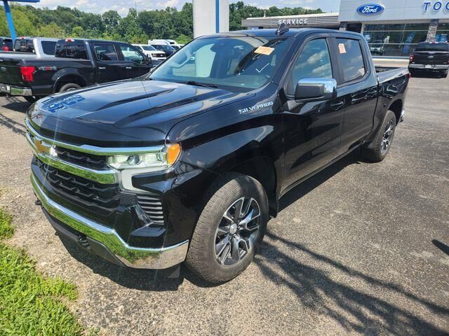 2024 Chevrolet Silverado 1500 LT — photo 1 of 13