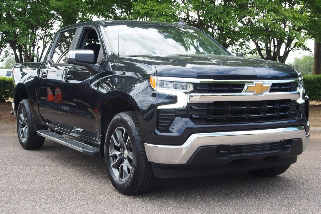 2023 Chevrolet Silverado 1500 LT — photo 1 of 13