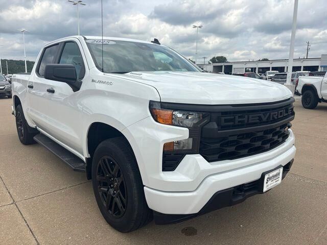 2025 Chevrolet Silverado 1500 Custom — photo 1 of 13