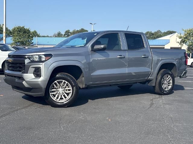 2025 Chevrolet Colorado LT — photo 1 of 13
