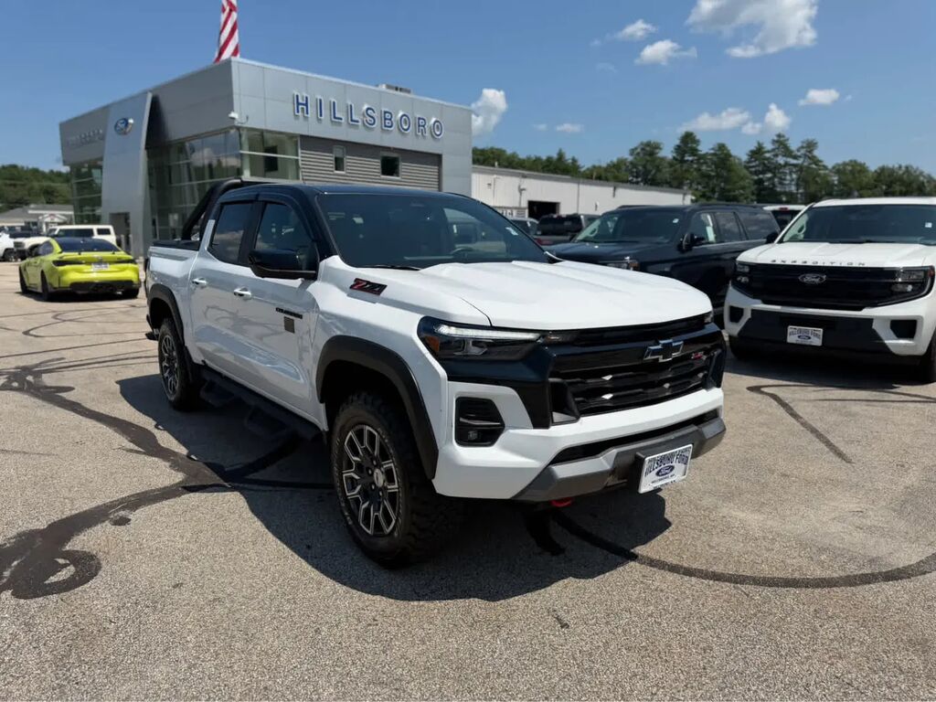 2025 Chevrolet Colorado Z71 — photo 1 of 13