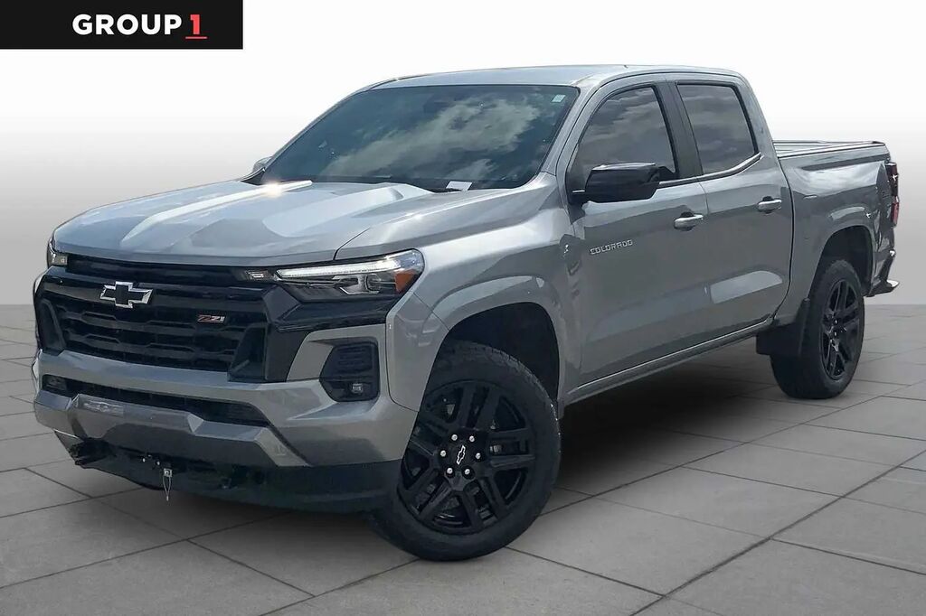2025 Chevrolet Colorado Z71 — photo 1 of 25