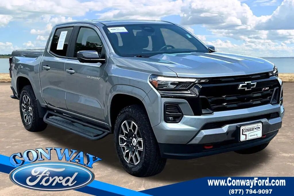 2025 Chevrolet Colorado Z71 — photo 1 of 12