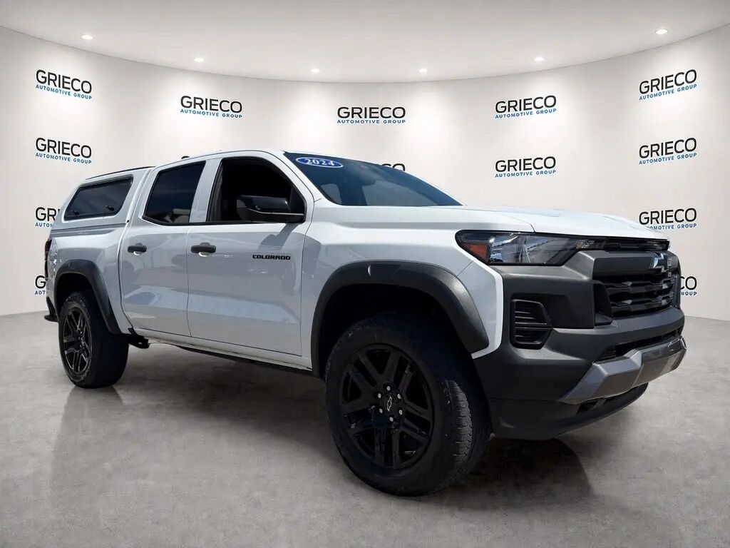 2024 Chevrolet Colorado Trail Boss — photo 1 of 13