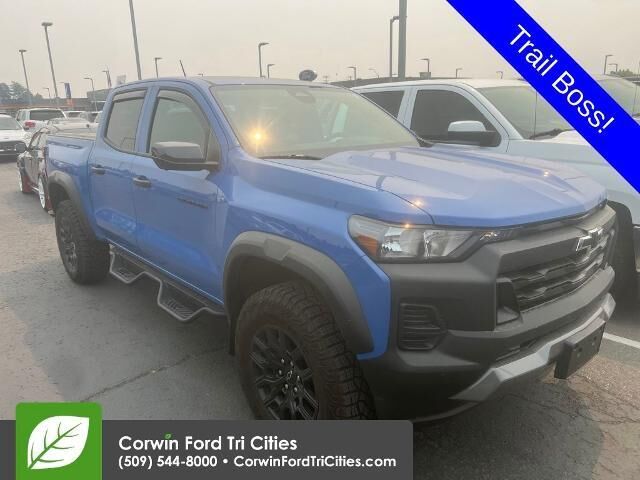 2025 Chevrolet Colorado Trail Boss — photo 1 of 13