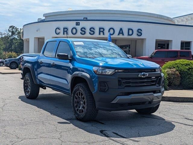 2023 Chevrolet Colorado Trail Boss — photo 1 of 13