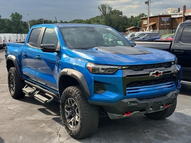 2024 Chevrolet Colorado ZR2 — photo 1 of 12