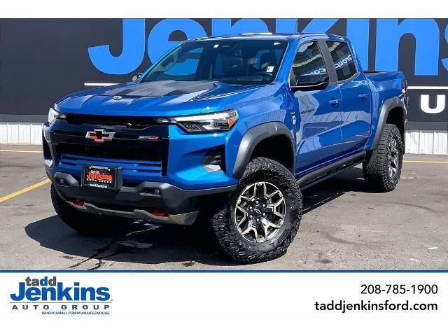 2023 Chevrolet Colorado ZR2 — photo 1 of 12