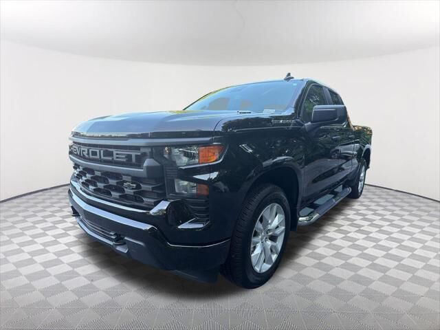 2025 Chevrolet Silverado 1500 Custom — photo 1 of 13