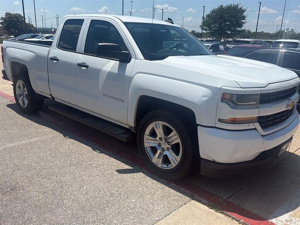 2018 Chevrolet Silverado 1500 Custom — photo 1 of 1