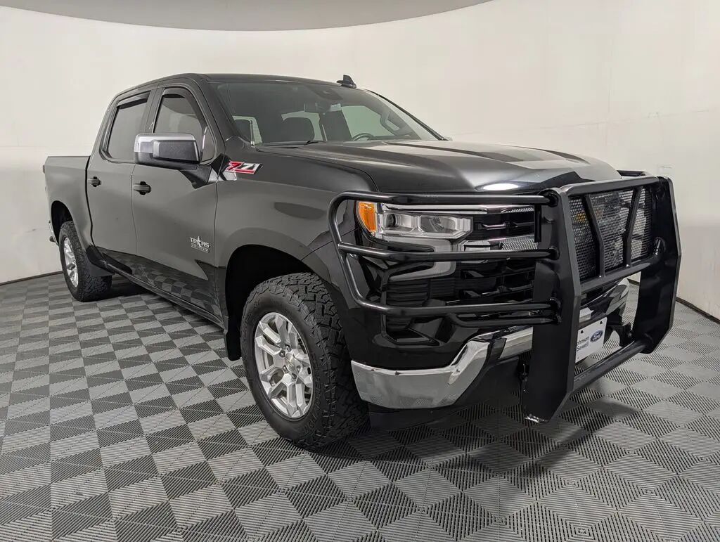 2022 Chevrolet Silverado 1500 LT — photo 1 of 13