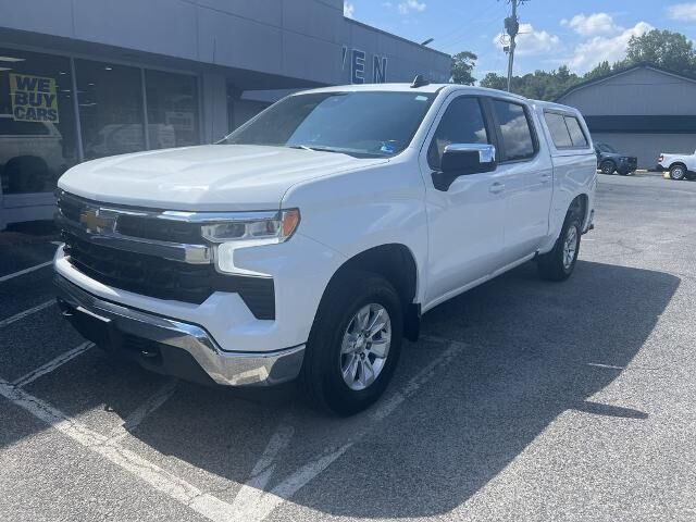 2022 Chevrolet Silverado 1500 LT — photo 1 of 4