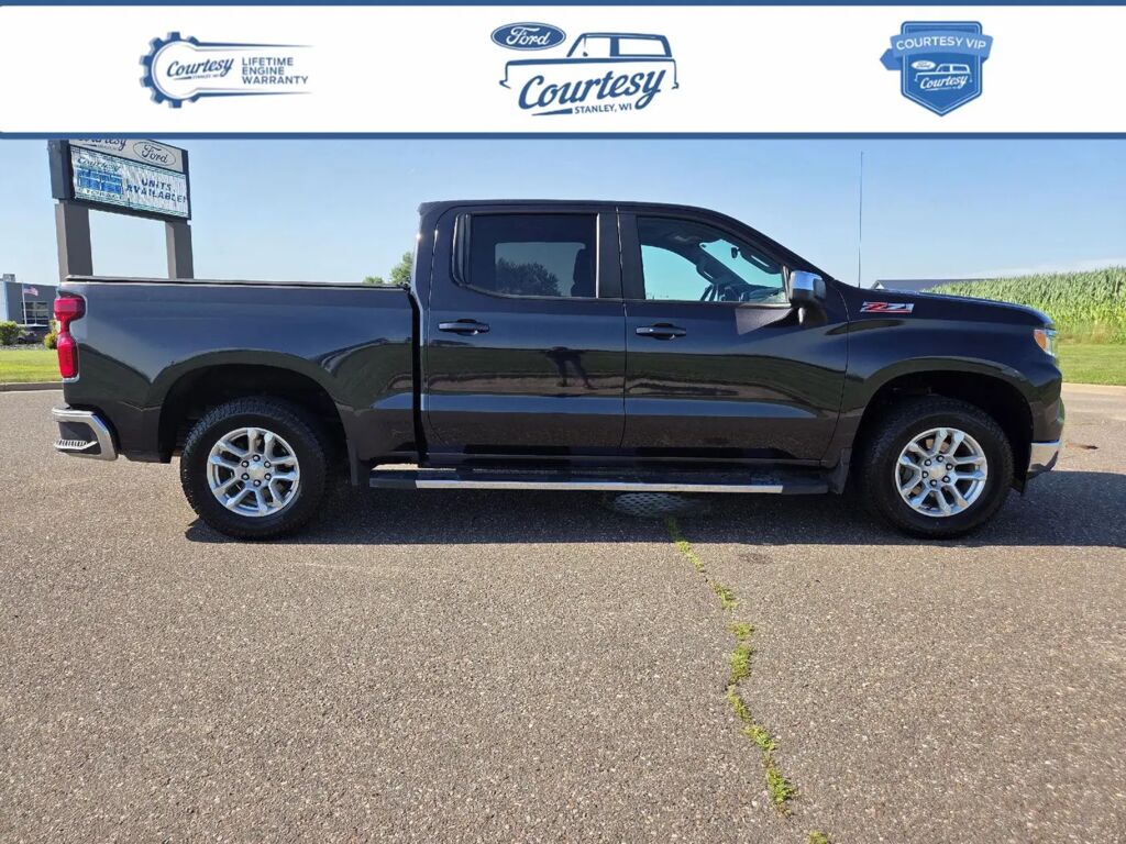 2022 Chevrolet Silverado 1500 LT — photo 1 of 13