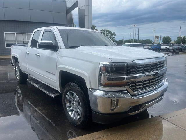 2017 Chevrolet Silverado 1500 LT — photo 1 of 13