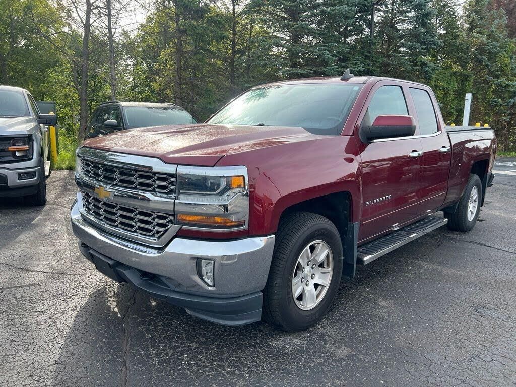 2017 Chevrolet Silverado 1500 LT — photo 1 of 1