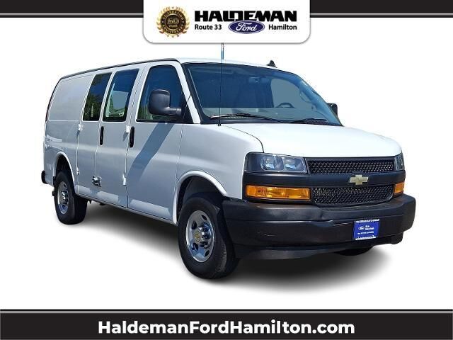 2022 Chevrolet Express 2500 — photo 1 of 13