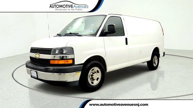 2018 Chevrolet Express Cargo Van RWD 2500 135'' w/ 6.0L V8 Engine — photo 1 of 13