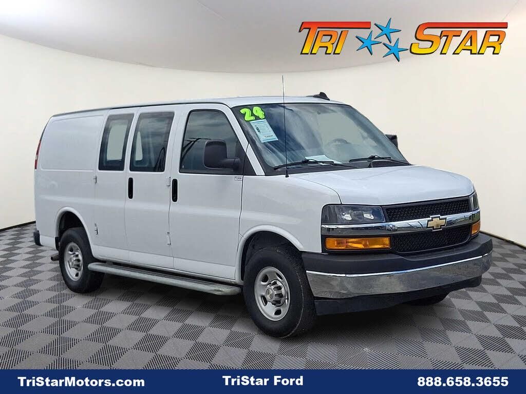 2024 Chevrolet Express 2500 — photo 1 of 1