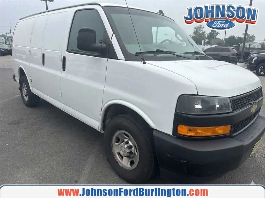 2022 Chevrolet Express 2500 — photo 1 of 9