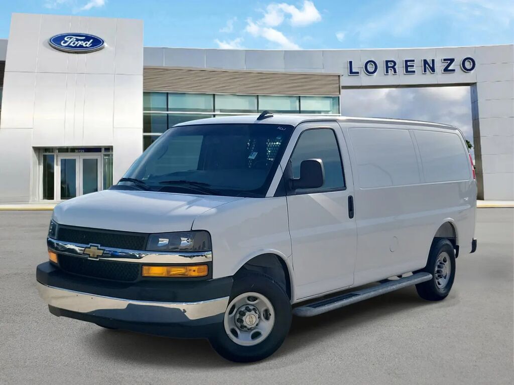 2025 Chevrolet Express 2500 — photo 1 of 13