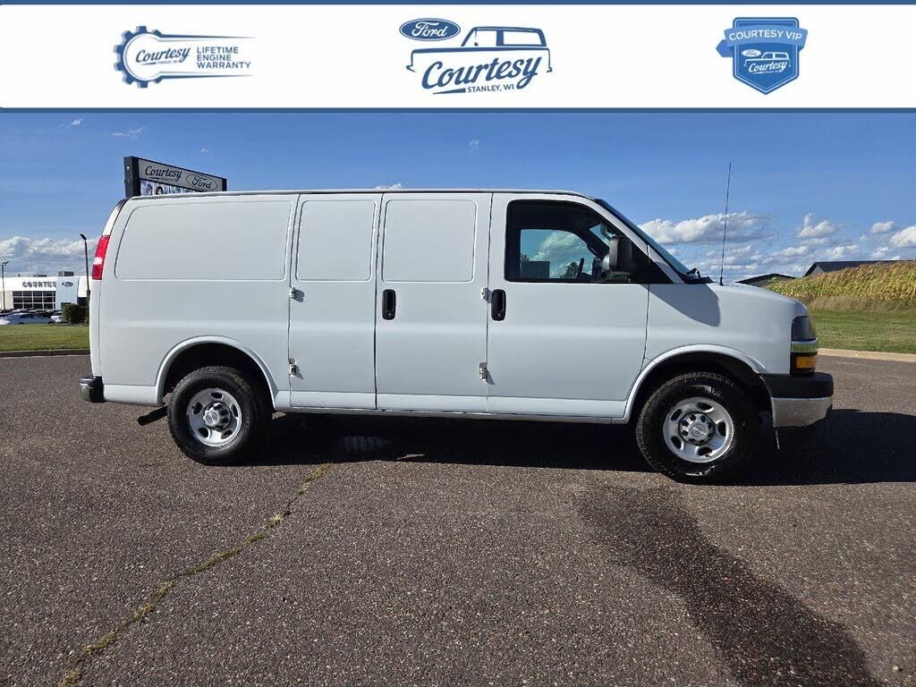 2018 Chevrolet Express 2500 — photo 1 of 1