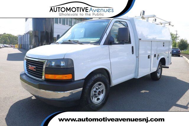 2021 GMC Savana Commercial Cutaway 3500 Van 139'' w/ Chrome App. Pkg, Cruise, Power Windows &amp; Locks — photo 1 of 13
