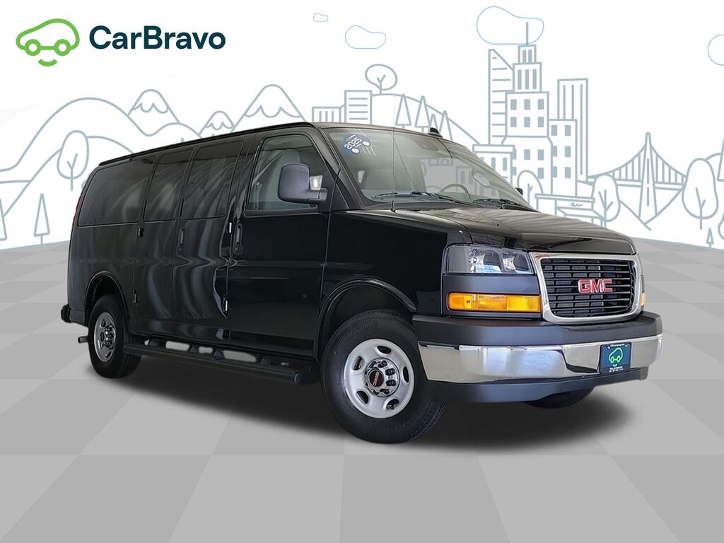 2025 GMC Savana Passenger LT — photo 1 of 6