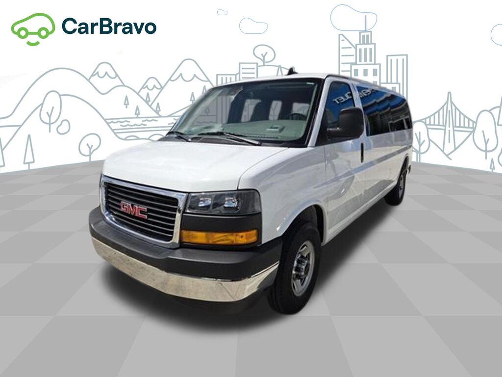 2025 GMC Savana Passenger LT — photo 1 of 3