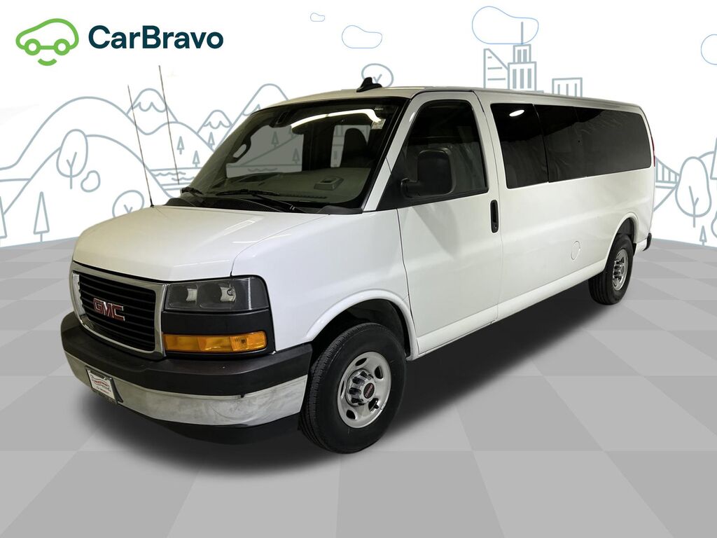 2025 GMC Savana Passenger LT — photo 1 of 7